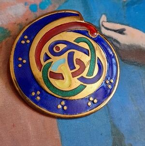 Vintage Celtic enamel brooch created by Tara Ware of Dublin, Ireland 🇮🇪💙